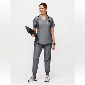 FIGS Catarina One Pocket Scrub Top XXS graphite grey